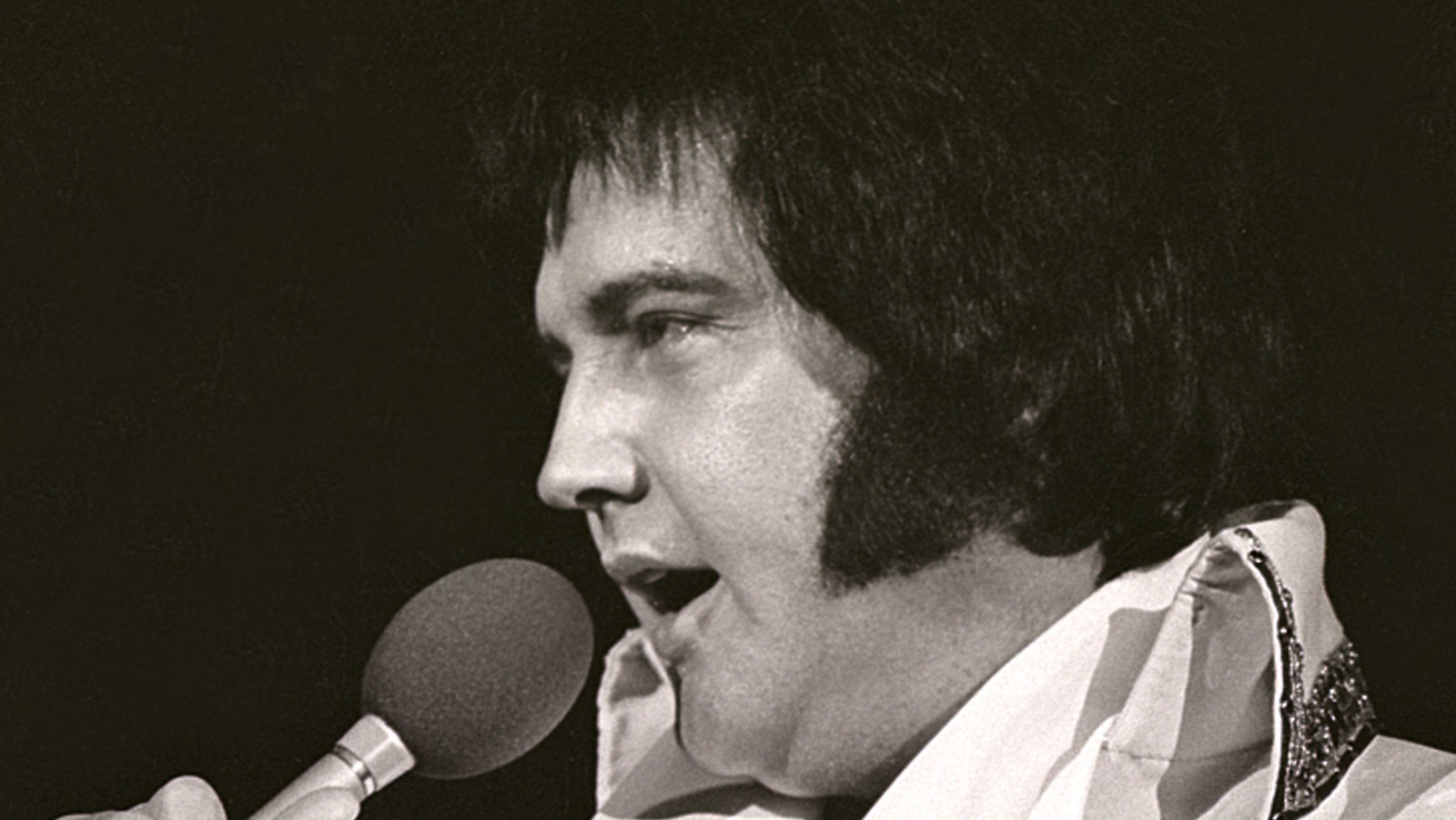 Disturbing Details Found In Elvis Presley's Postmortem Report