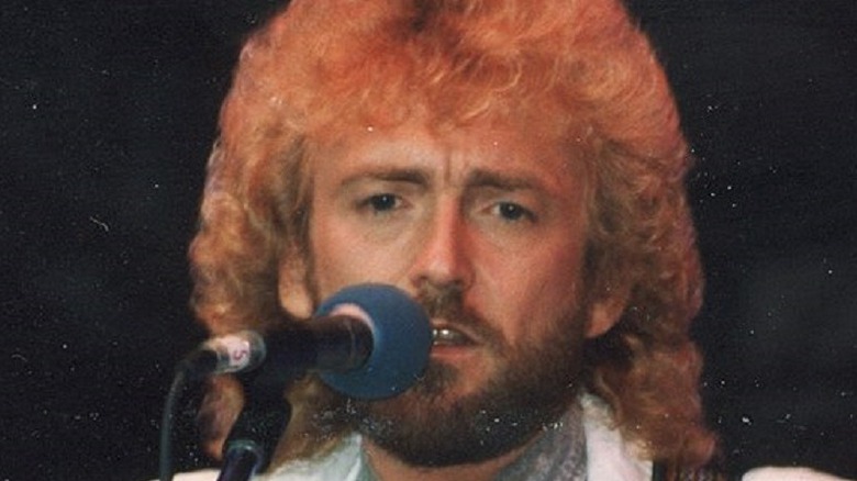 Keith Whitley singing