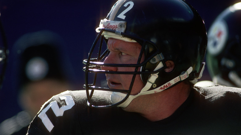 mike webster in helmet and uniform