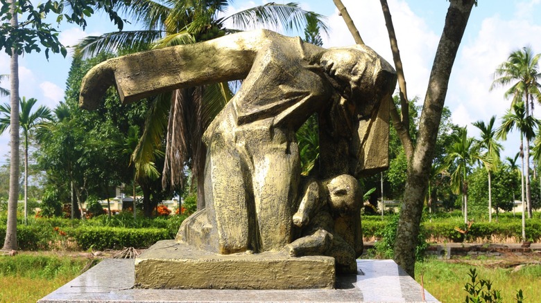 memorial to My Lai victims