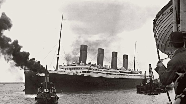 Titanic leaves Southampton