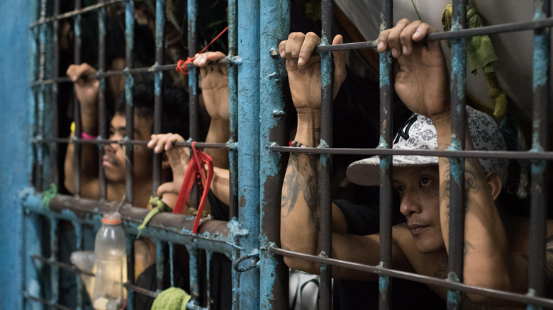 crowded cell in Manila City Jail
