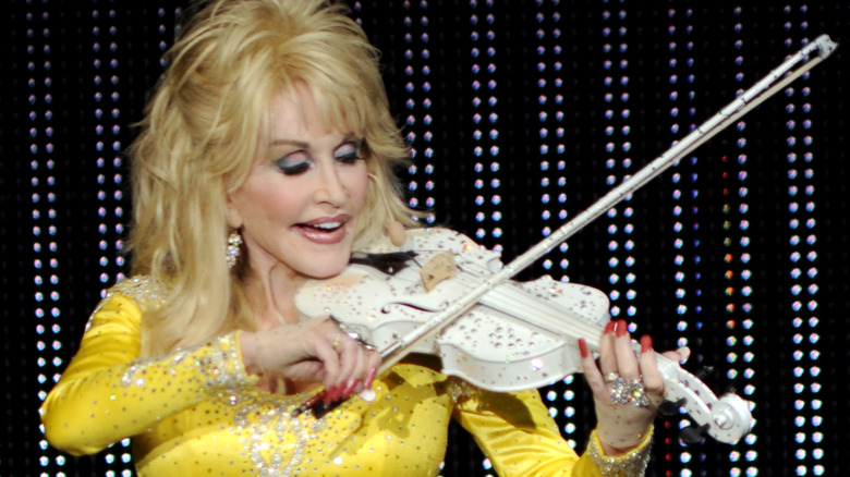 Dolly Parton playing the fiddle