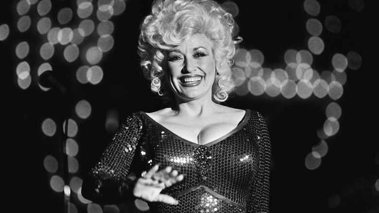Black and white photo of Dolly Parton smiling on stage