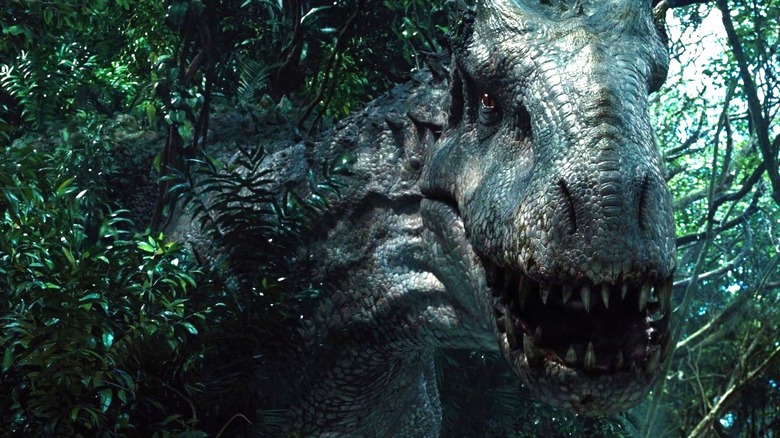 The Indominus rex showing its teeth in Jurassic World
