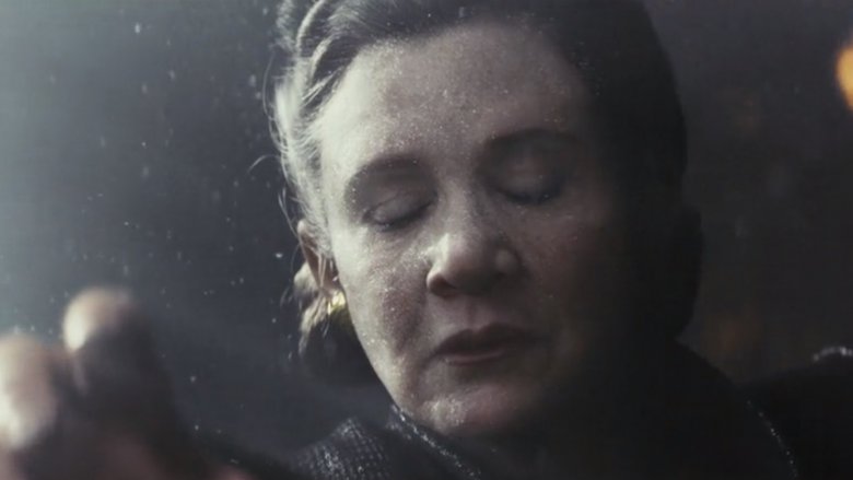 leia flies through space