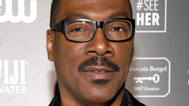 Eddie Murphy accepts award