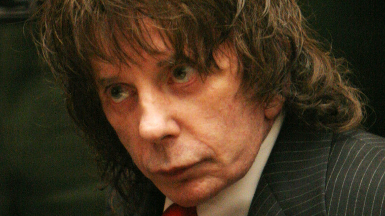 Phil Spector wears suit in court