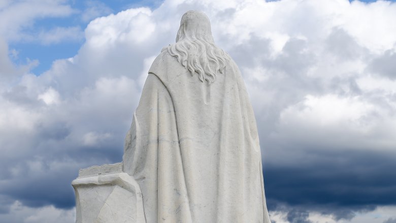 statue of jesus
