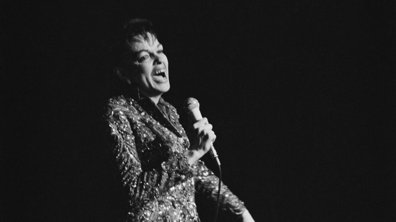 Judy Garland singing in 1968 -Fact Check: Famous Celebrities Who Died In Their 40s