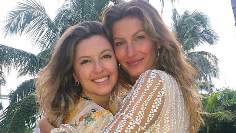 Gisele and sister Patricia smiling