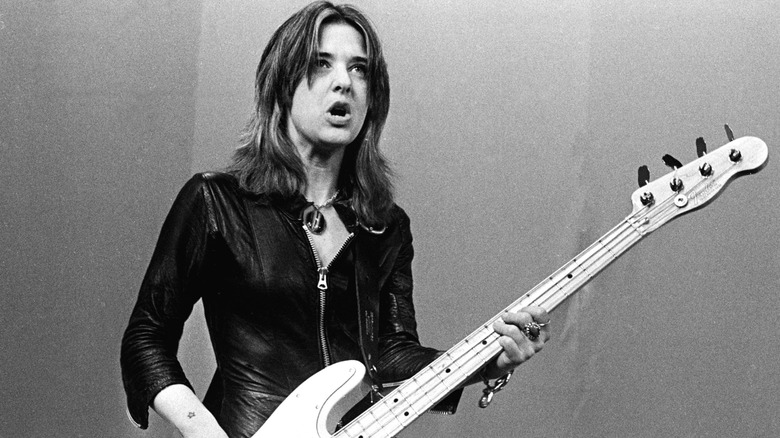 Suzi Quatro playing guitar
