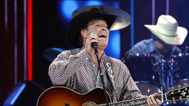 clay walker singing at the grand ole opry