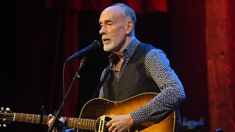 Marc Cohn playing guitar and singing at the City Winery in 2025
