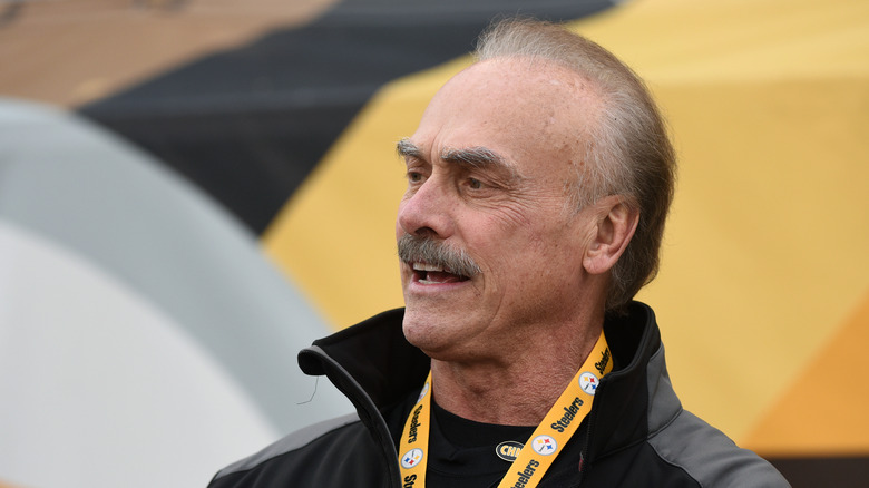 Rocky Bleier lookin on from the sidelines of a Steelers game