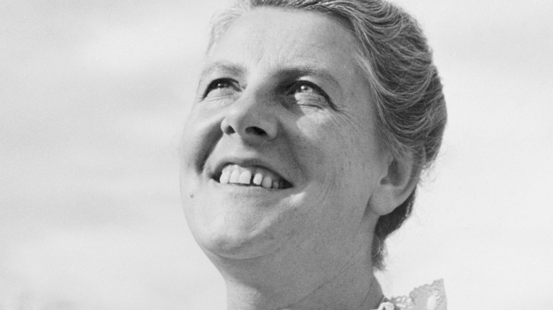 Maria von Trapp levant les yeux