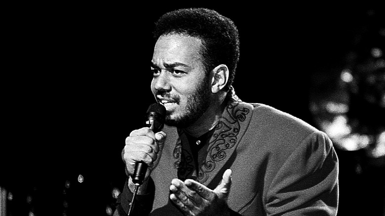  James Ingram performing