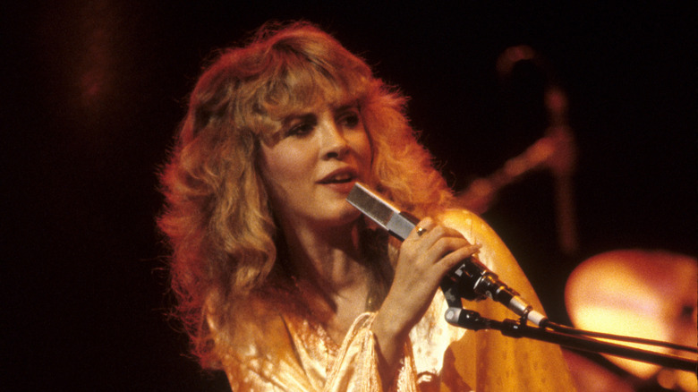 Stevie Nicks singing into a microphone
