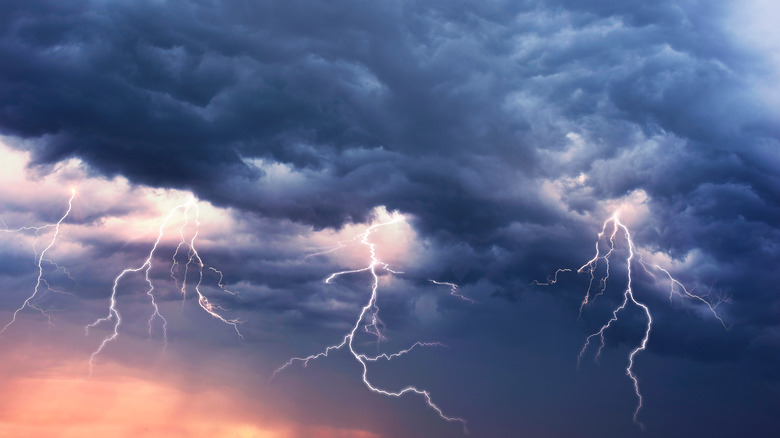 Hector The Thundercloud: The Weather Phenomenon That Baffles