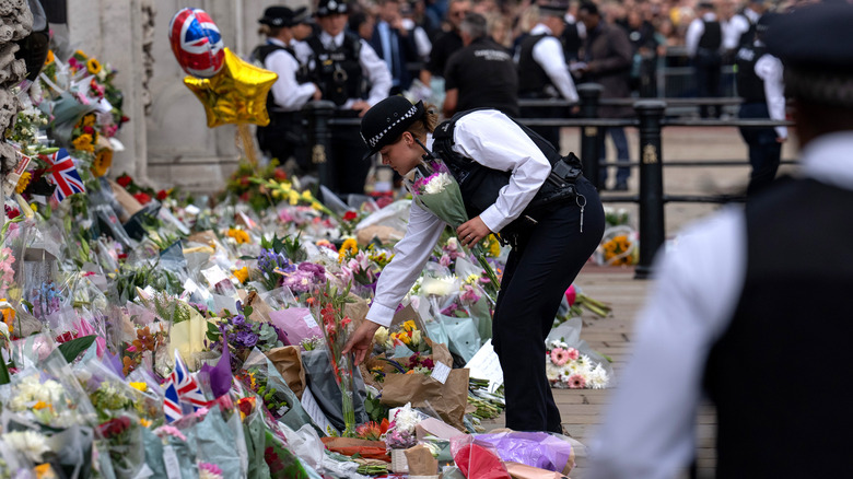 Gifts left outside Buckingham Palace