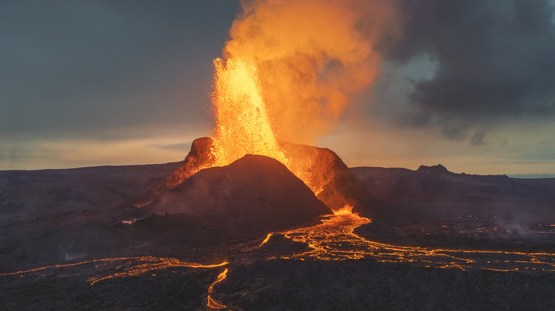 Icelandic eruption spewing lava