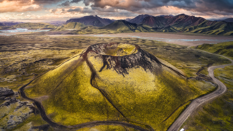 Dormant Icelandic volcano by road