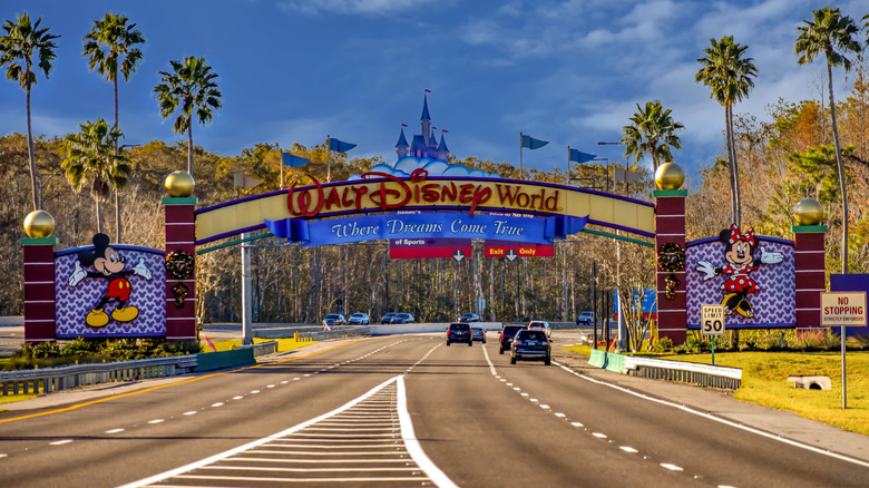 entrance to walt disney world