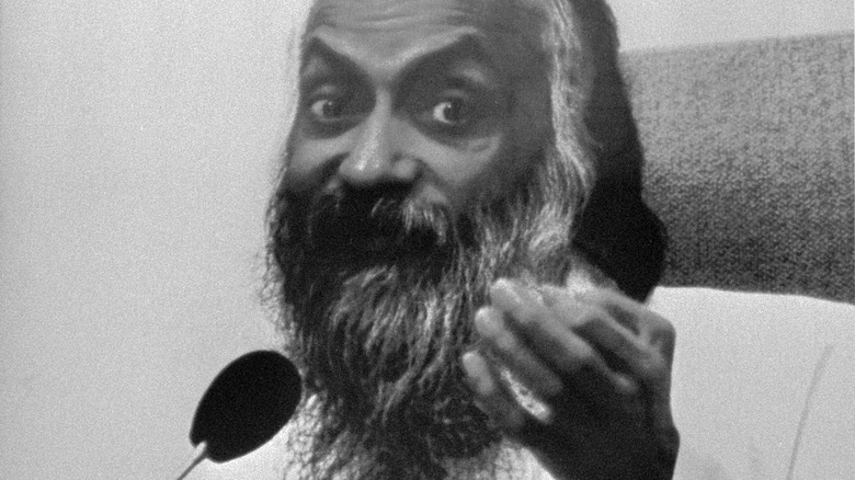 Cropped photo of Rajneesh from 1984, https://en.wikipedia.org/wiki/Rajneesh#/media/File:Bhagwan_beweging_gekwetst_door_reclame-affiche_van_het_NRC_met_de_tekst_profeet_,_Bestanddeelnr_933-0734-cropped.jpg