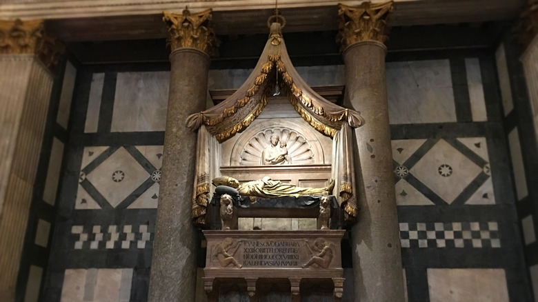 tomb of Antipope John XXIII figure reclining