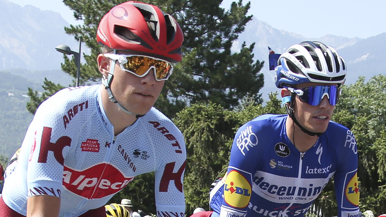 Cyclists at Tour de France