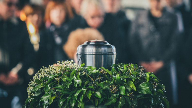 the ashes of a dead person in an urn