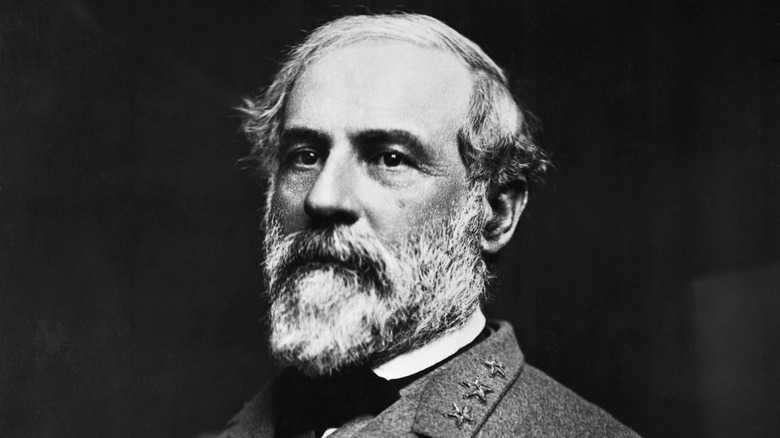 Robert E Lee looks ahead