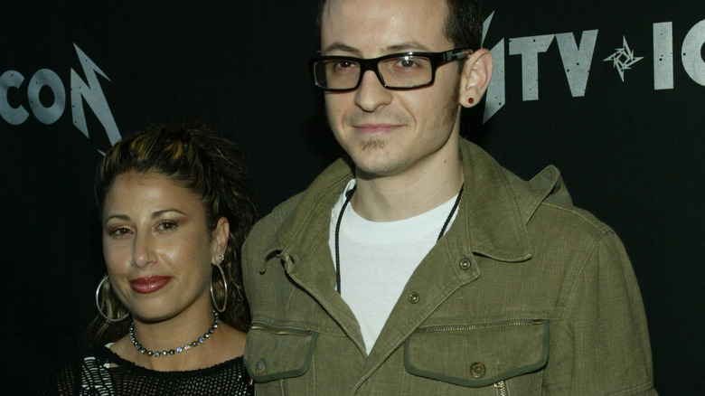 Samantha and Chester Bennington at event