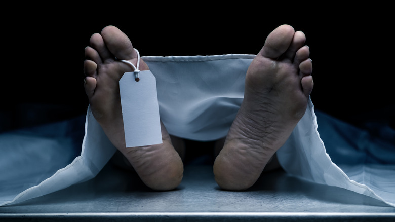 Dead John Doe dead morgue feet 