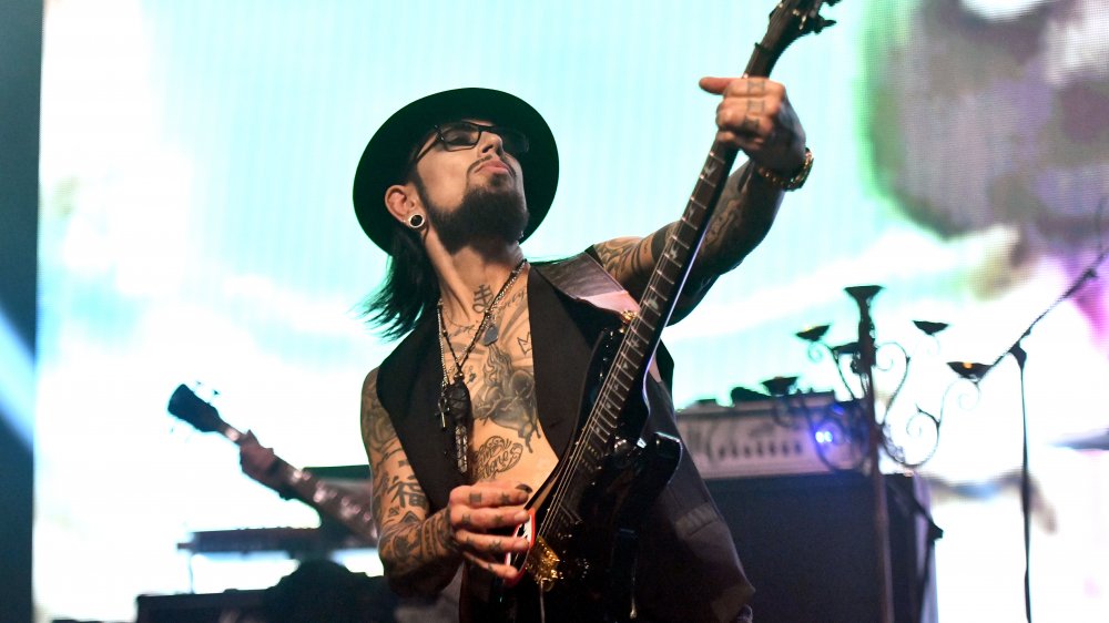 Faux Louis Vuitton Guitar Strap: Dave Navarro Asked to Take It Off