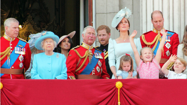 Королевская семья, глядя вверх