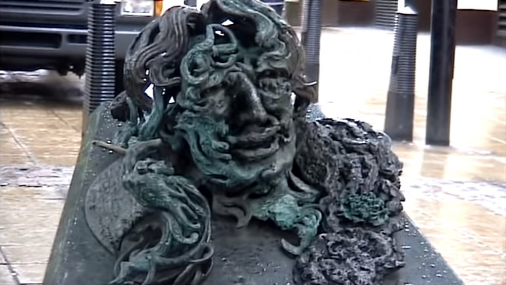 weird Oscar Wilde statue