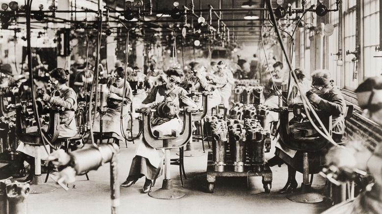 women working welding wwi