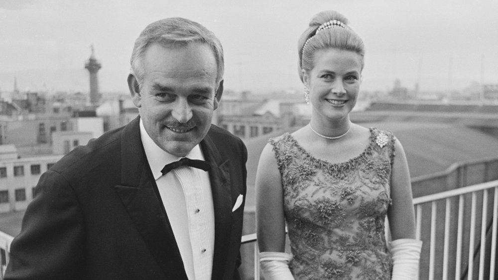 Prince Rainier III and Grace Kelly posing outside