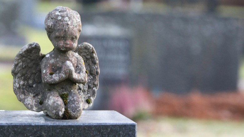 angel statue on grave