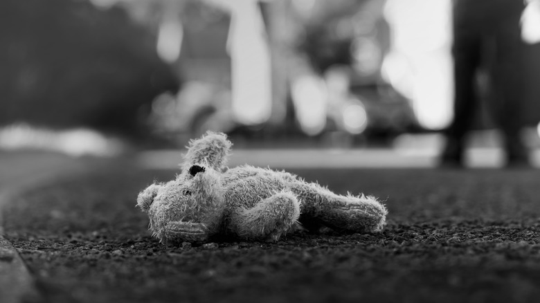 teddy bear abandoned