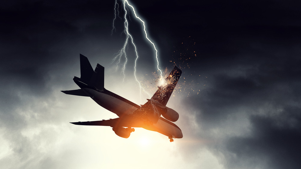 plane struck by lightning