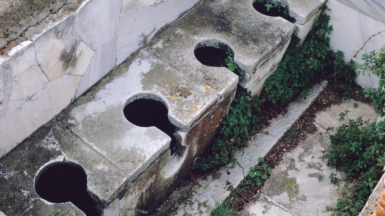 Roman toilet 