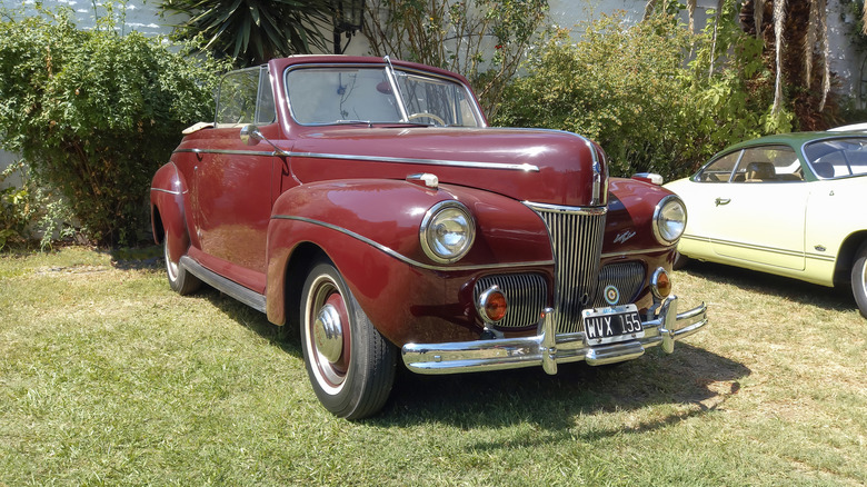 Ford V8 Super Deluxe