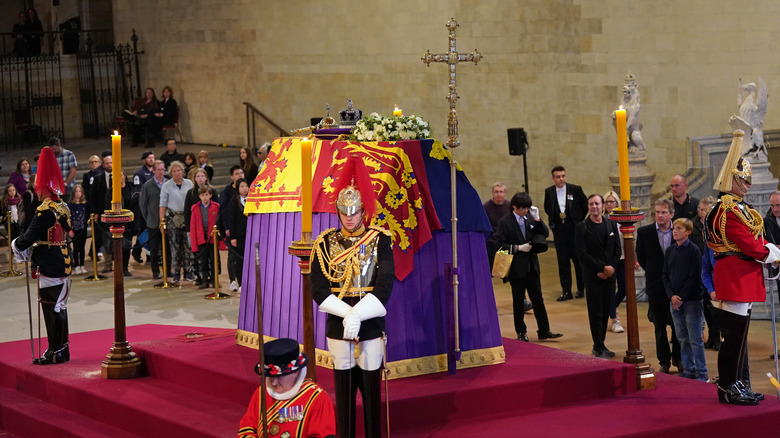 Queen Elizabeth II coffin, mourners