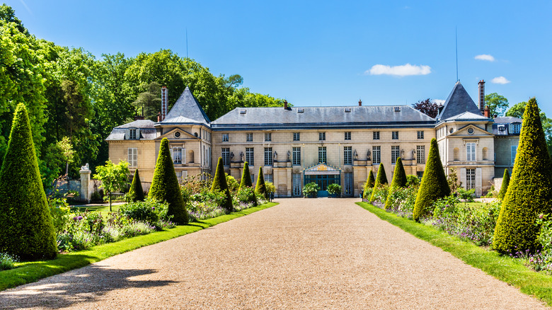 path garden chateau malmaison