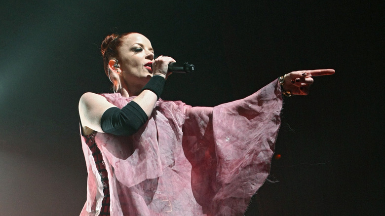 Shirley Manson singing