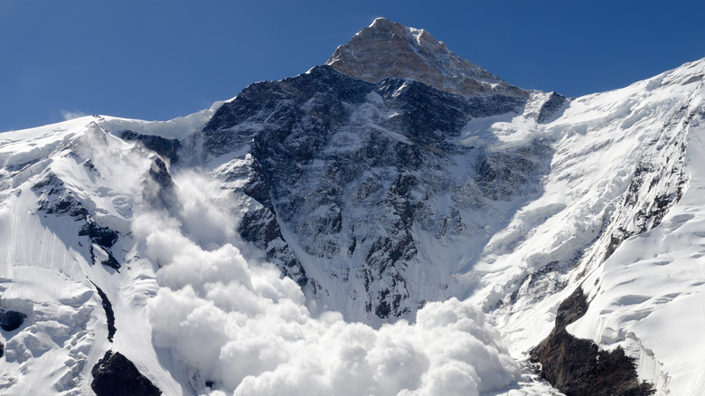 Khan Tengri avalanche