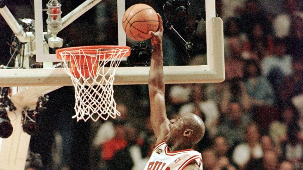 michael jordan dunk 3 point