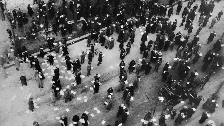 Leaflets being dropped during Kapp Putsch